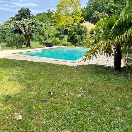 Holiday home Maison En Pierre Les Chardonnerets Avec Piscine Chauffee Beynac-et-Cazenac